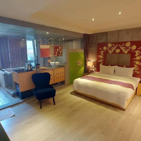 Jungle City Motel Chiayi Eksteriør bilde