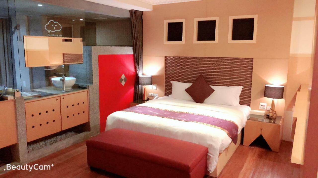 Jungle City Motel Chiayi Eksteriør bilde