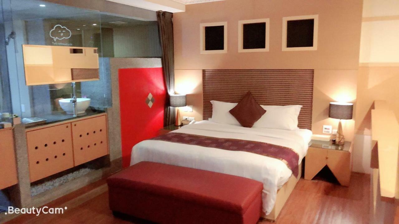 Jungle City Motel Chiayi Eksteriør bilde